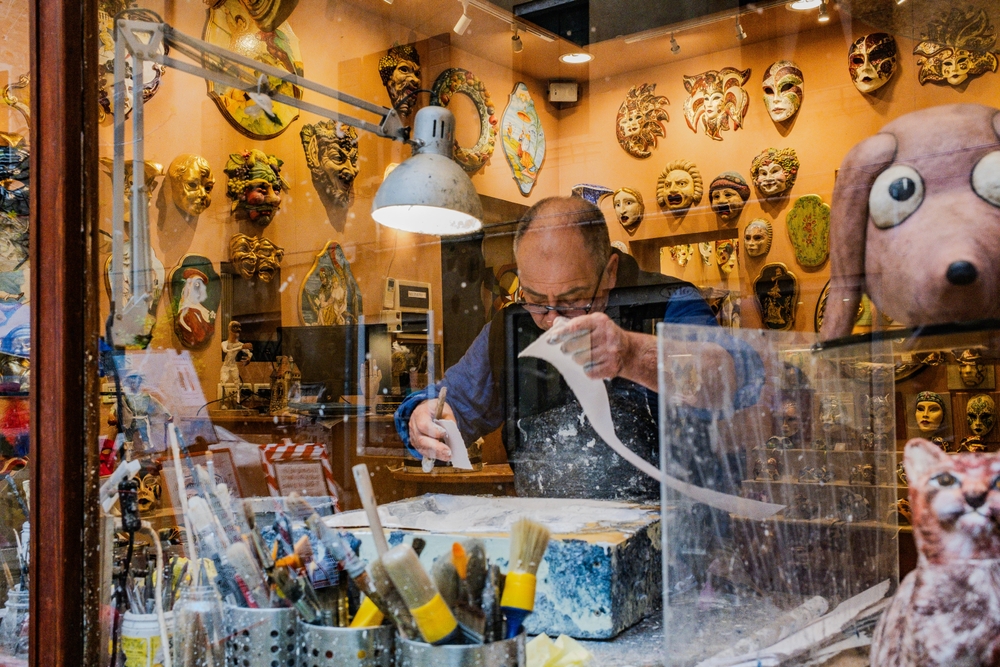 mask painting venice